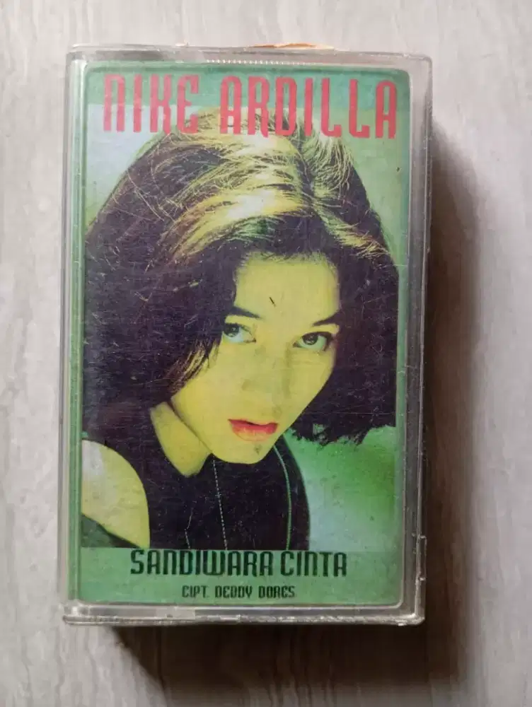 Kaset pita Nike Ardilla (Sandiwara cinta)