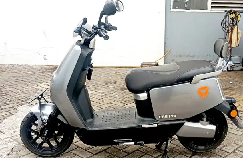 Motor Listrik Yadea E8S PRO
Tahun 2023