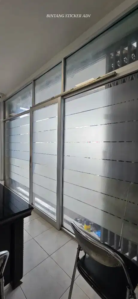 Bisa didominasi sticker polos cutting motif dan printing oneway