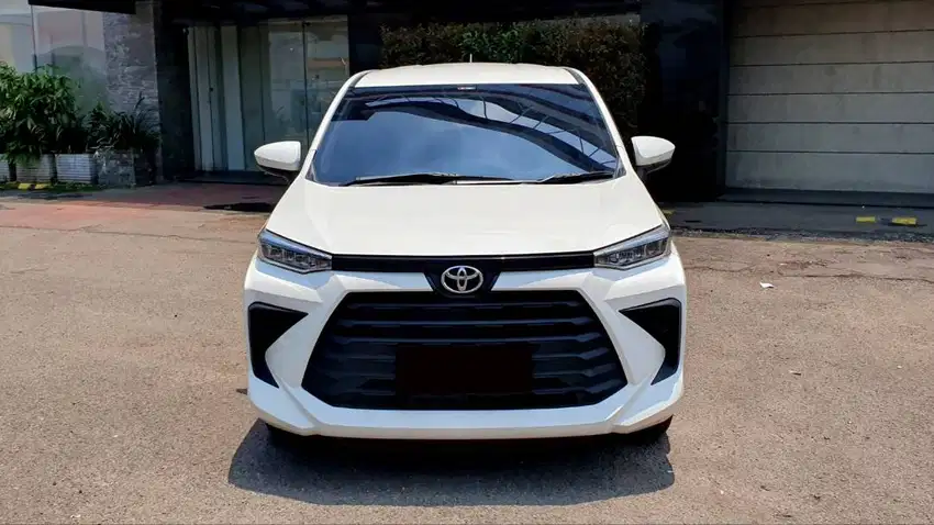 Toyota Avanza 1.3 E AT Putih NIK 2023 Like New Low KM 28rb Record
