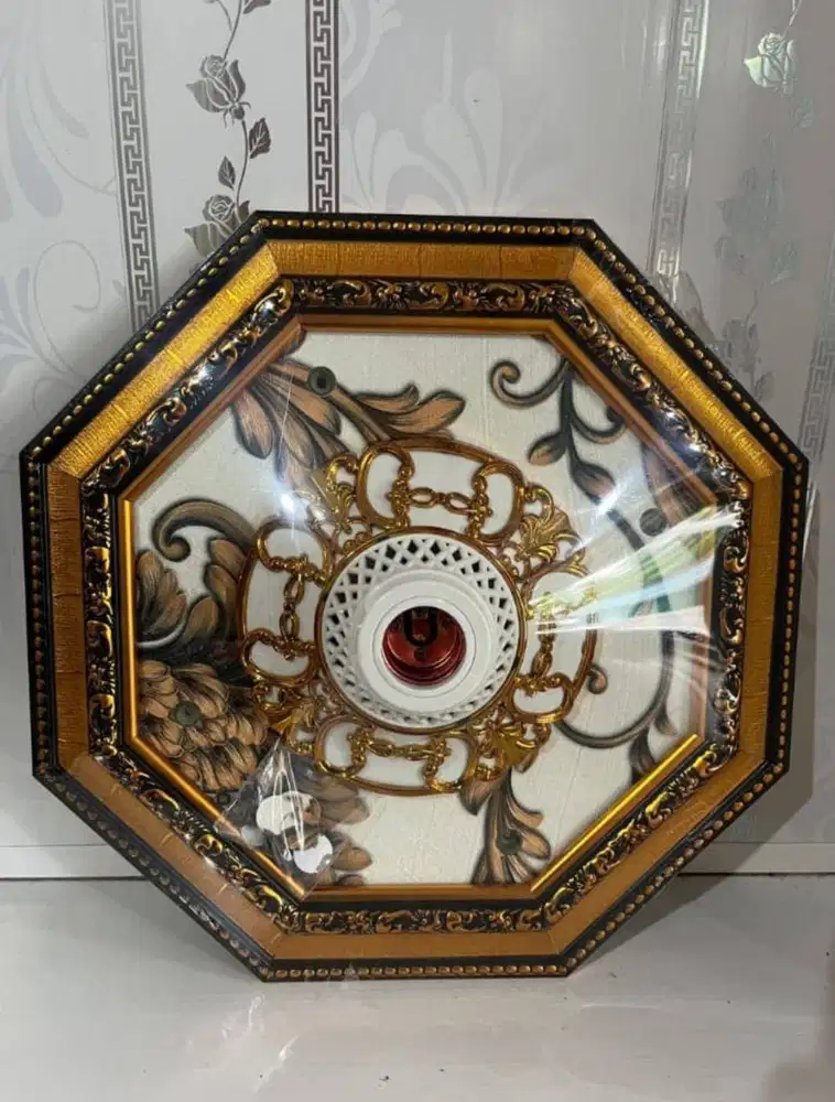 Ornament Lampu Figura