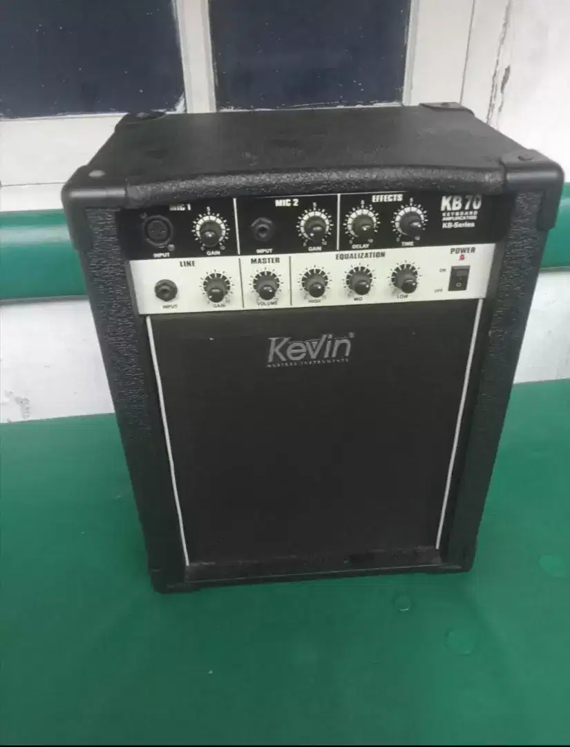 amplifier keyboard merk Kevin KB70