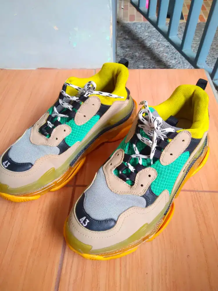 Sepatu Balenciaga triple S Clear sole