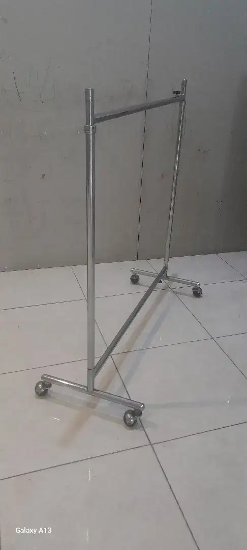 Rak Display Gantungan Baju Hanger