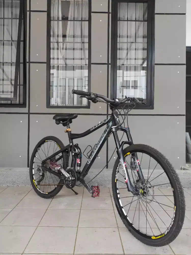 Sepeda Polygon Collosus AX 3.0 (Black Doff)