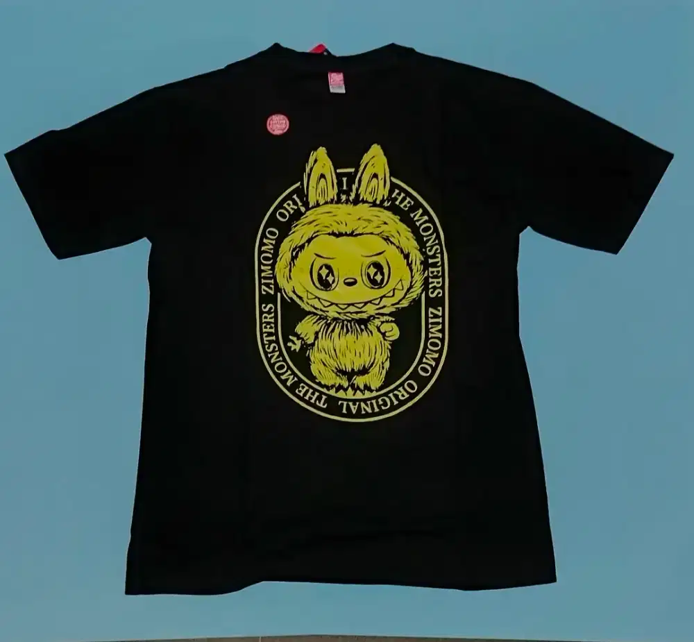 Kaos distro hitam Labubu