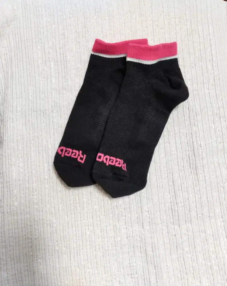 Kaos kaki olahraga pendek Reebok ori