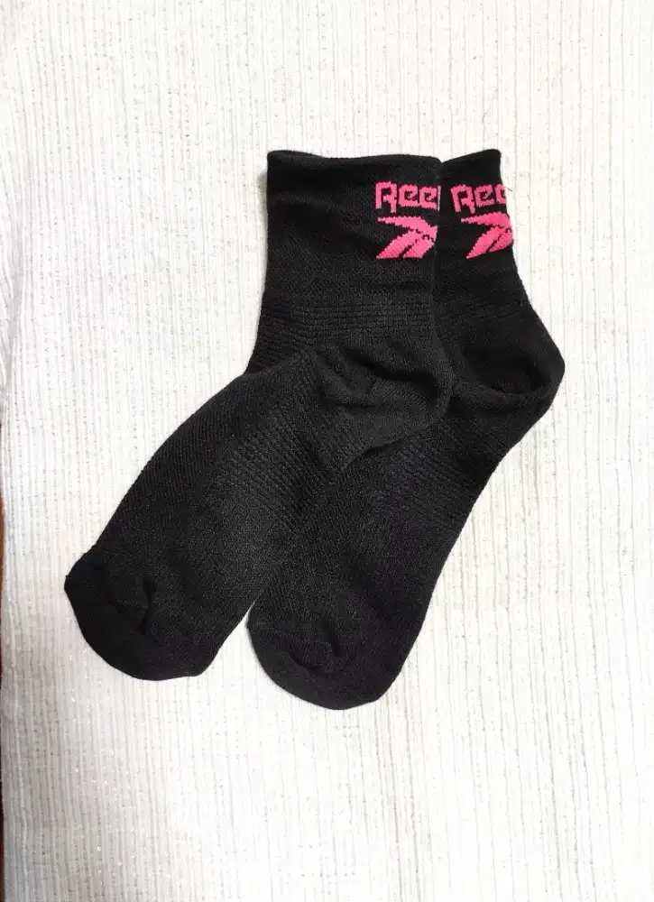 Kaos kaki hitam Reebok ori