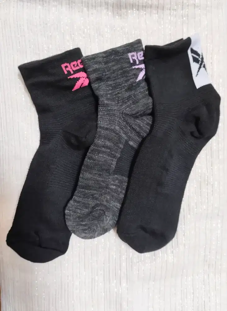 Kaos kaki hitam Reebok ori tebal