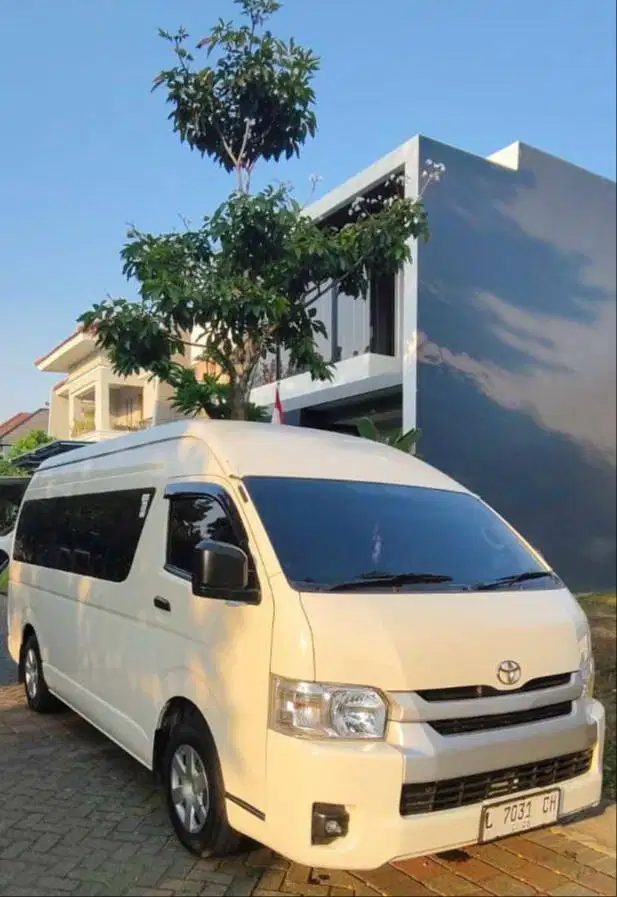 Sewa hiace surabaya airport