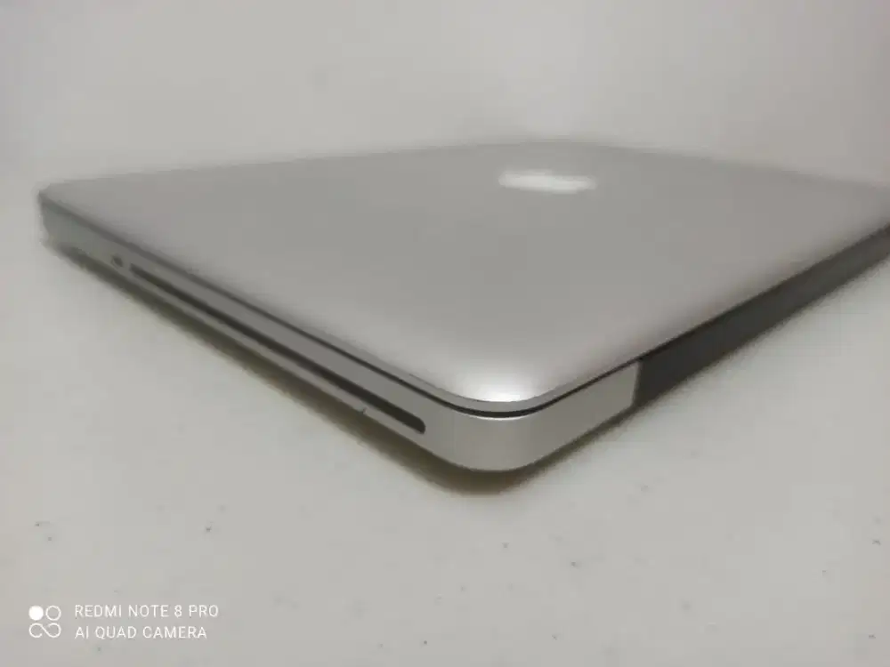 Macbook pro 2011 core i5 kondisi layar blank mesin hidup