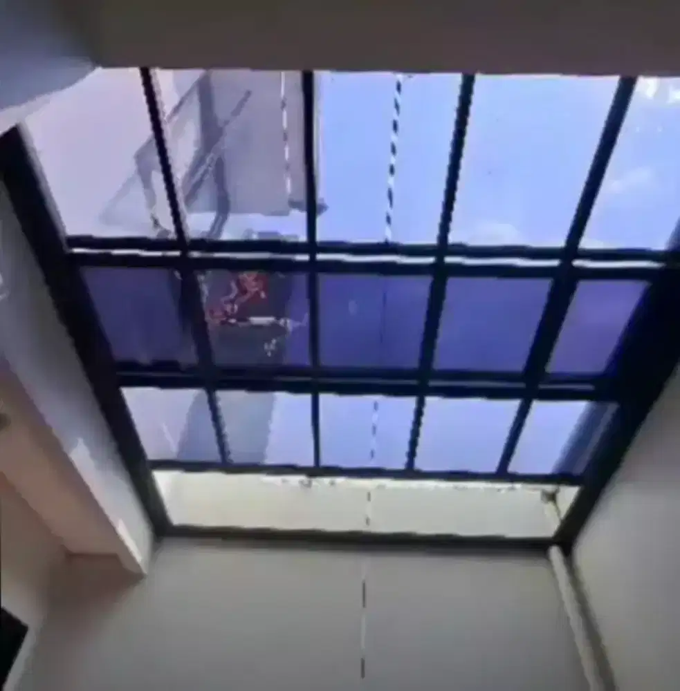 Kanopi atap transparan bening