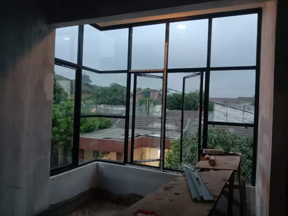 Cendela kaca dan partisi