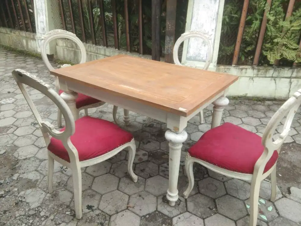 meja amkan 4 kursi minimalis