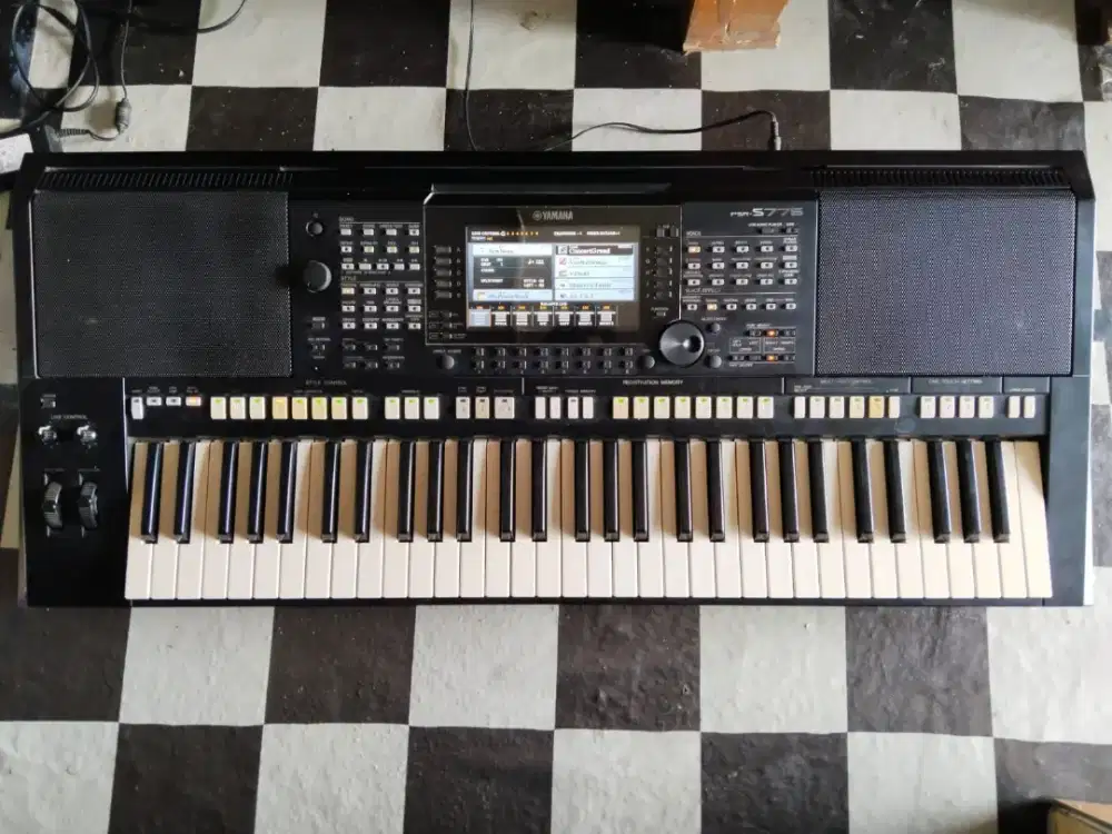 Keyboard Yamaha psr s775