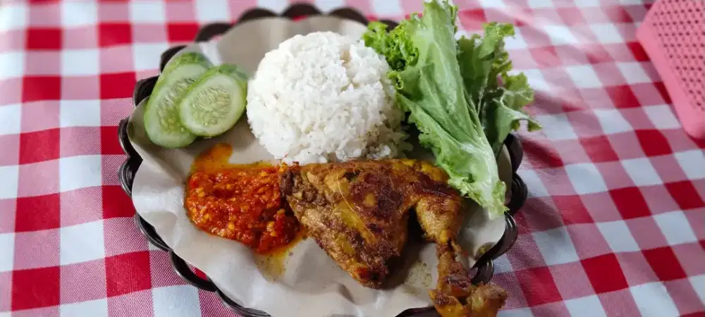 Ayam Serundeng dan Ayam Bakar