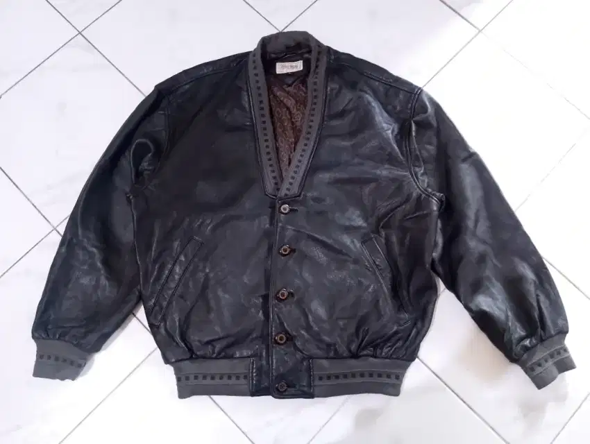 Jaket kulit merk Friendly Original