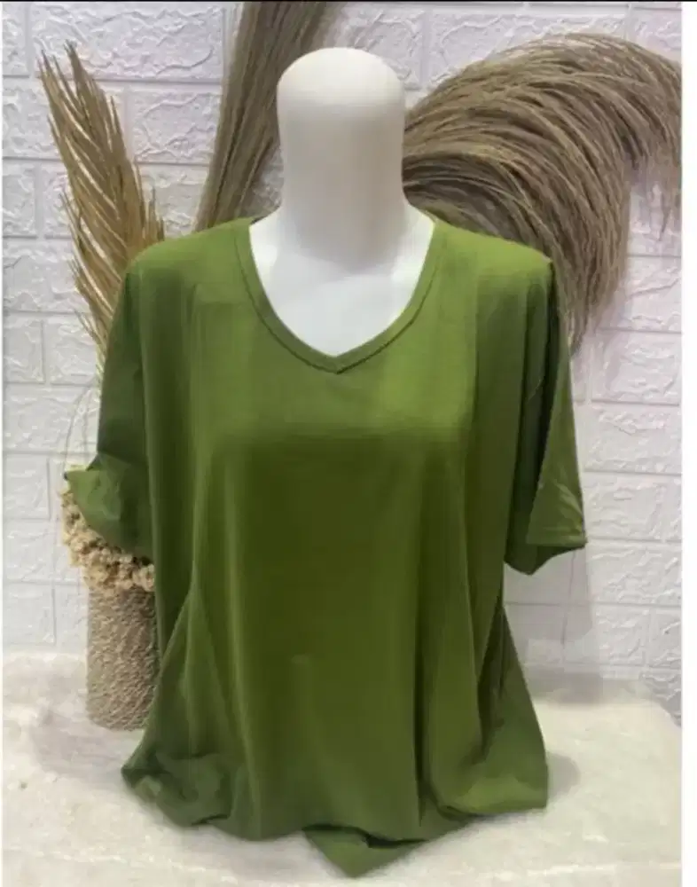 Kaos Jumbo V-Neck Hijau Fit XXL