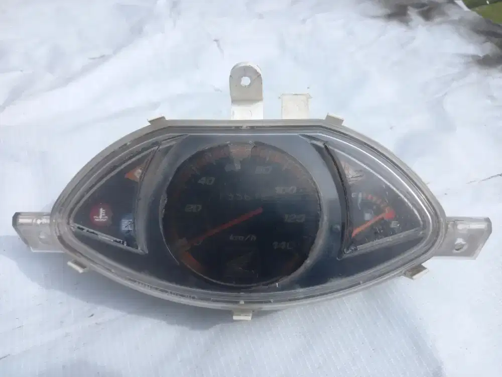 Spedometer dan headlamp vario 110