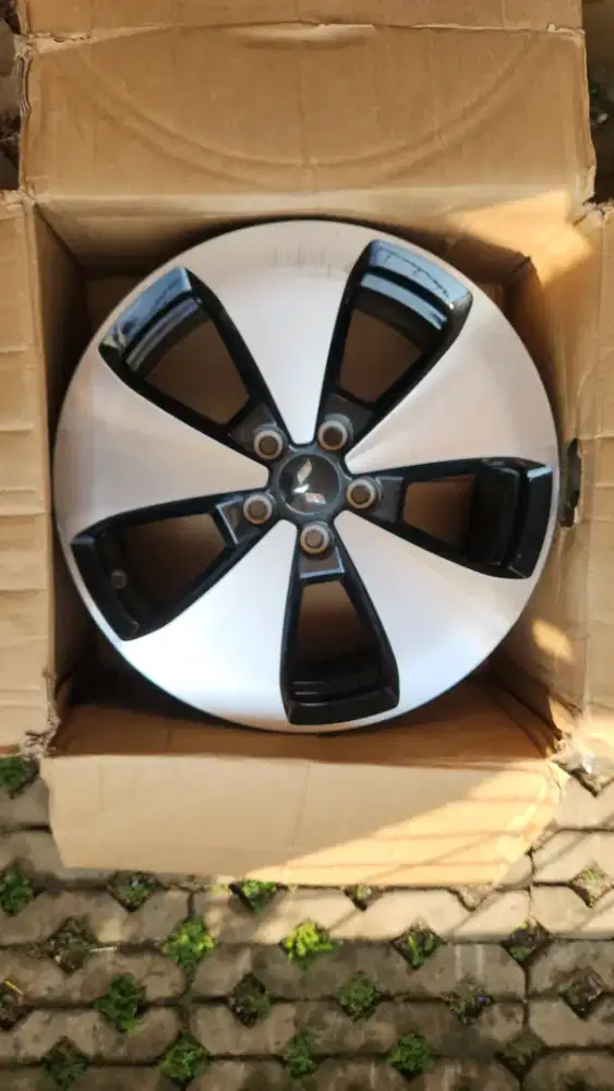 Satuan Velg R18 PCD 5 x 114 lebar 7 ET 42 ex Cloud EV ori buat serep