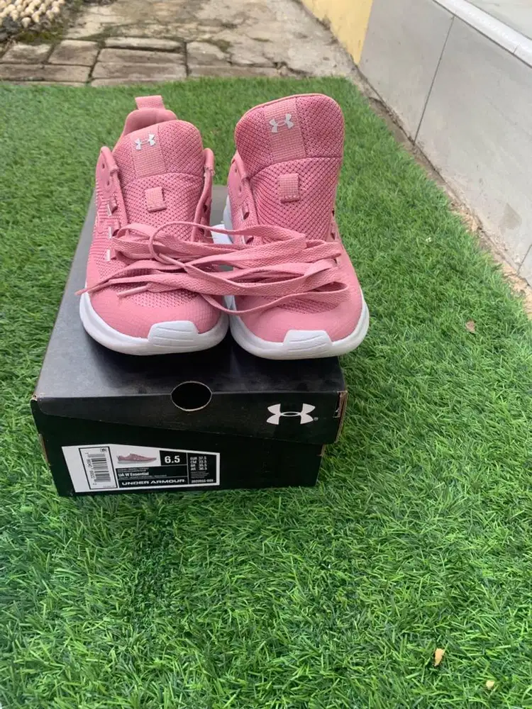 Under Armour Women Essential