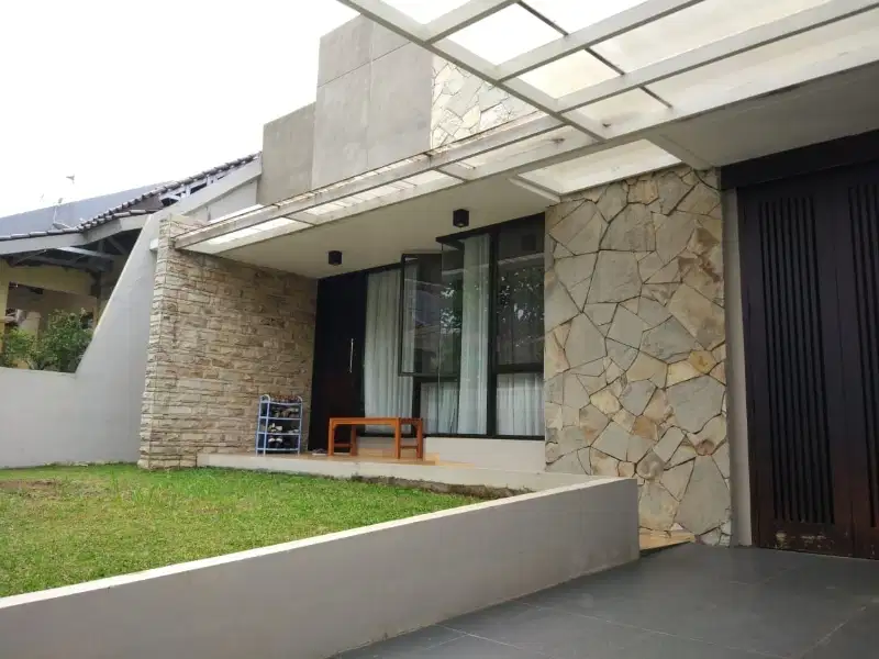 Rumah Open Spaxe Dengan Backyard Dan Halaman Luas Serba 10 Menit