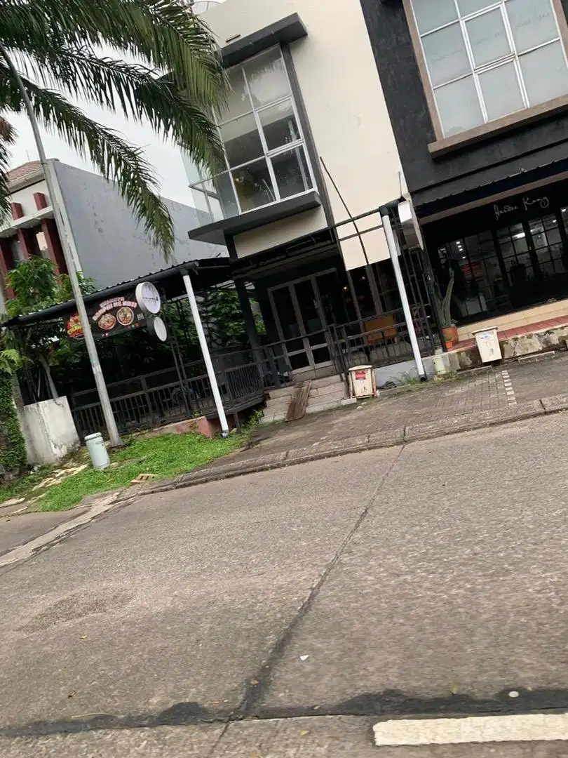 Ruko 3 lantai bersih dan rapi lokasi rame dan strategis di citra gran