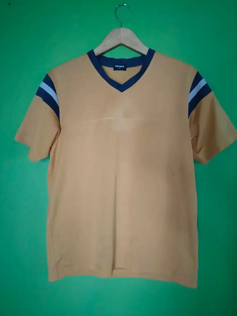 Jersey Uniqlo Kuning Model Casual