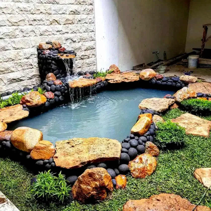 Kolam natural pond dan taman hijau
