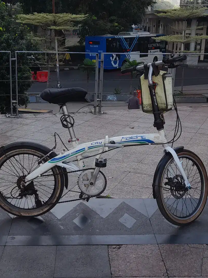 Sepeda lipat folding city by element Taiwan 20 putih 6speed
