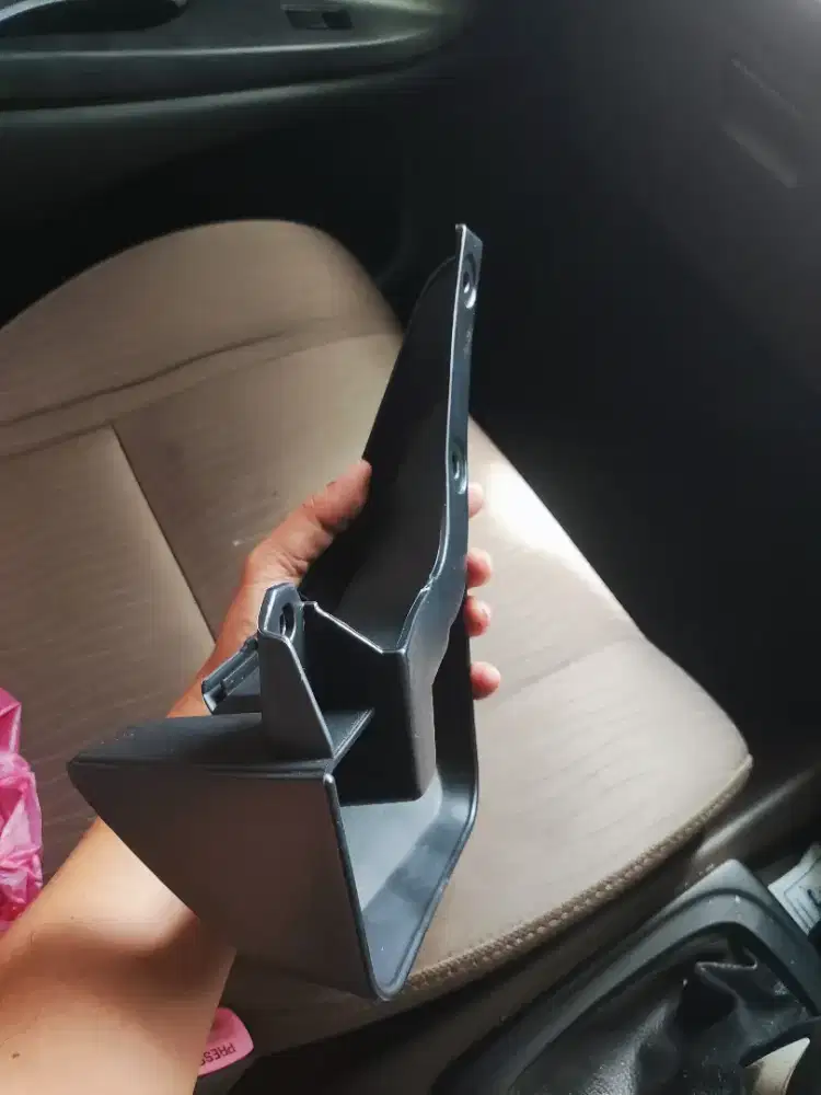 Mudguard avanza depan kanan