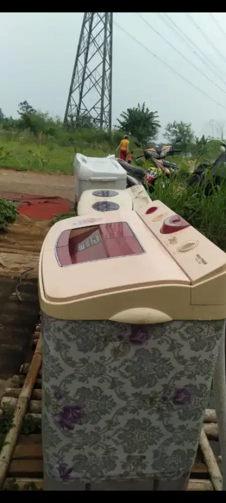 Menerima dan melayani servis peralatan elektronik rumah tangga