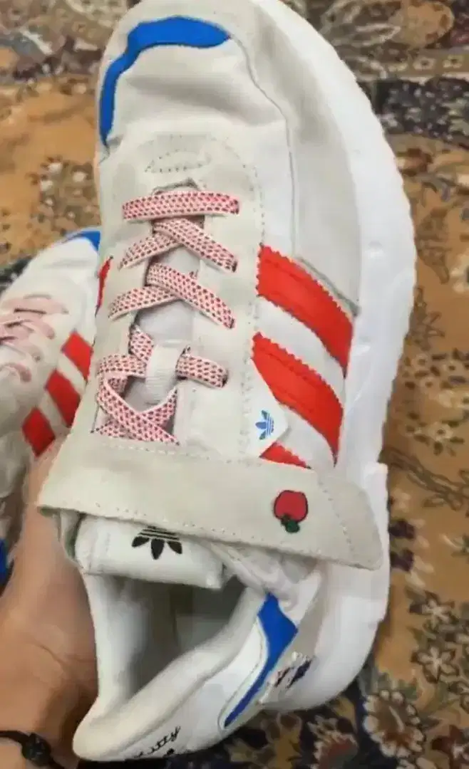 SEPATU ADIDAS X HELLO KITTY