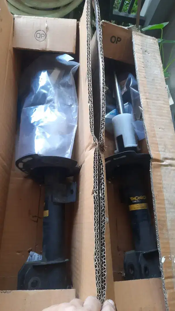 Jual cepat Shock breaker Ertiga pemakaian 1 minggu