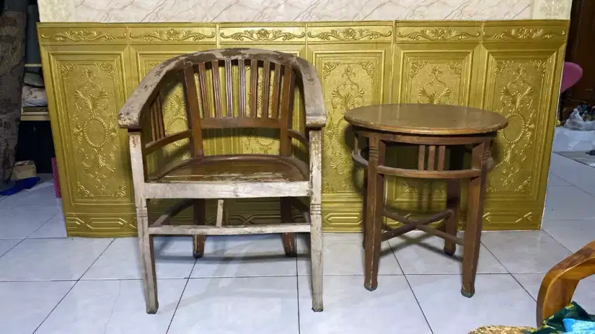 Bangku dan meja kayu