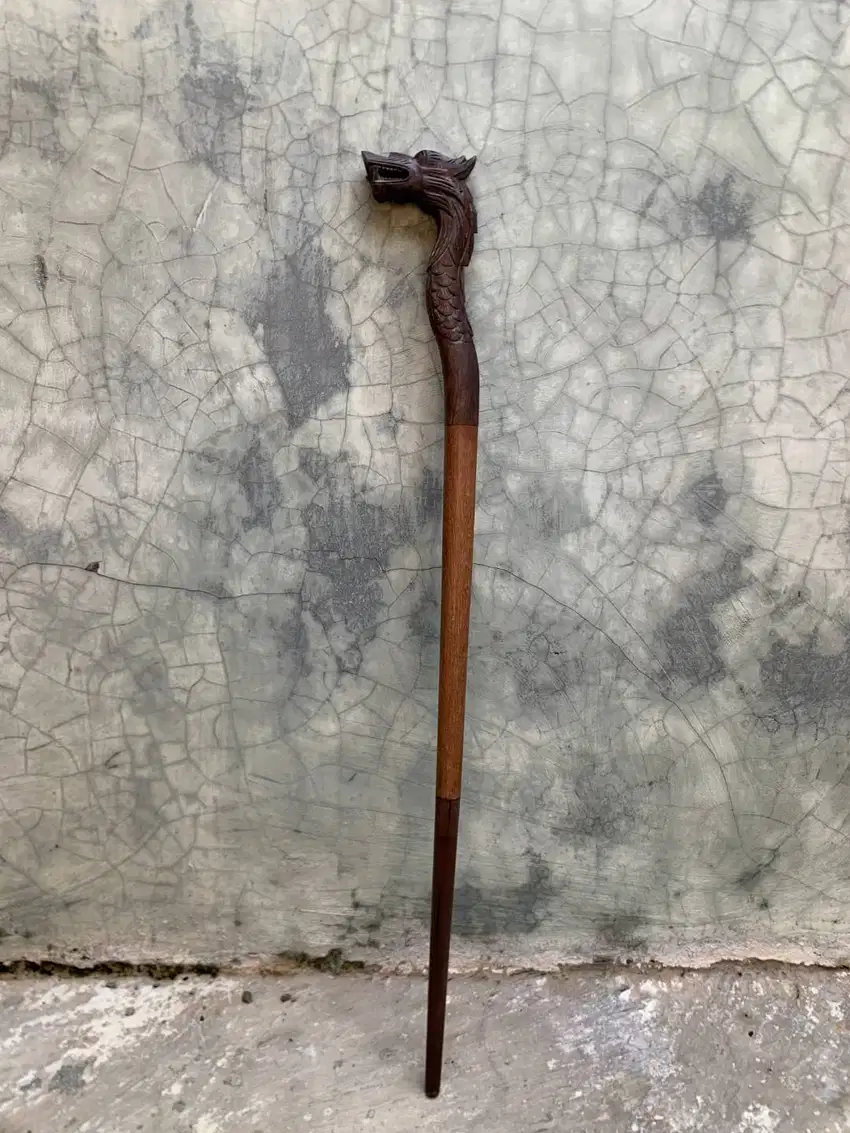 TONGKAT UKIR KEPALA NAGA KAYU GAHARU (ASLI)