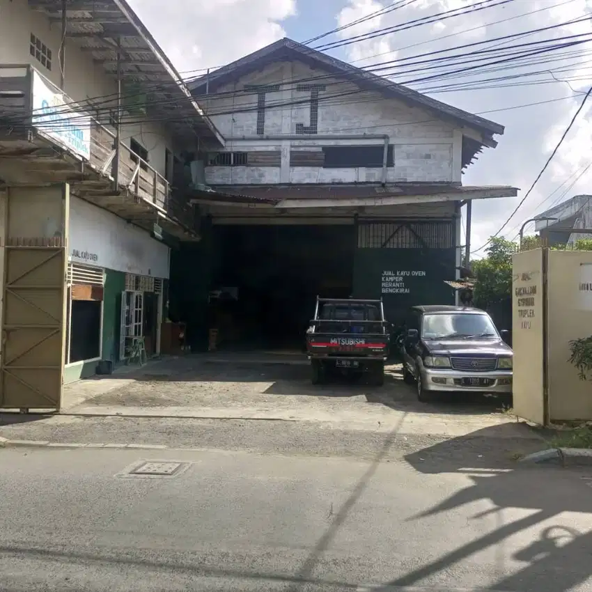 Dijual Gudang dan Toko Jalan Kyai Abdul Karim 2 Lantai Siap Pakai