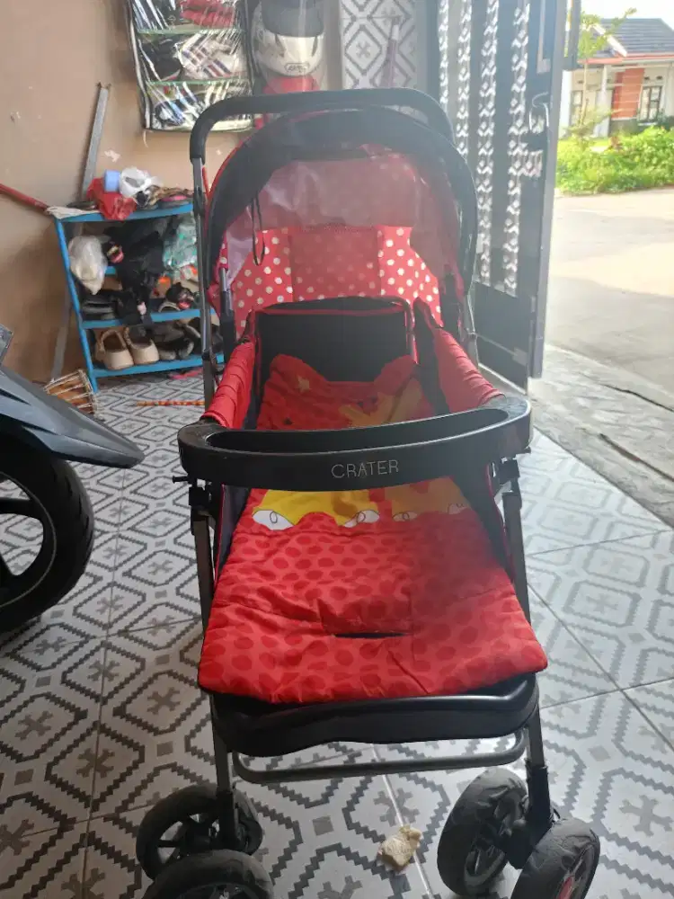 Stroller warna merah