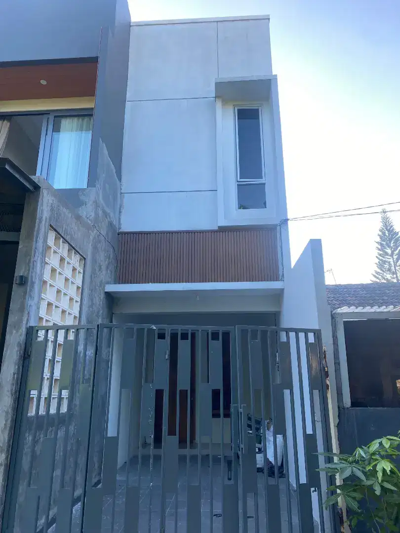 Disewakan Rumah Bangunan Baru - Modern Minimalis BSD