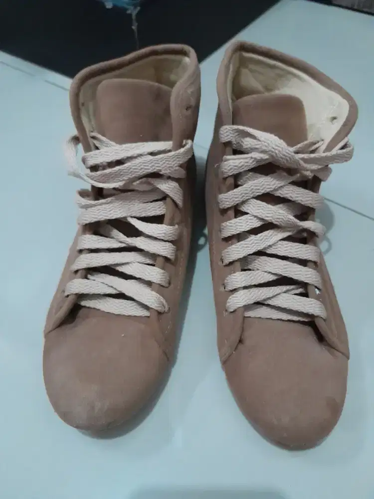 Sepatu wanita semi booth