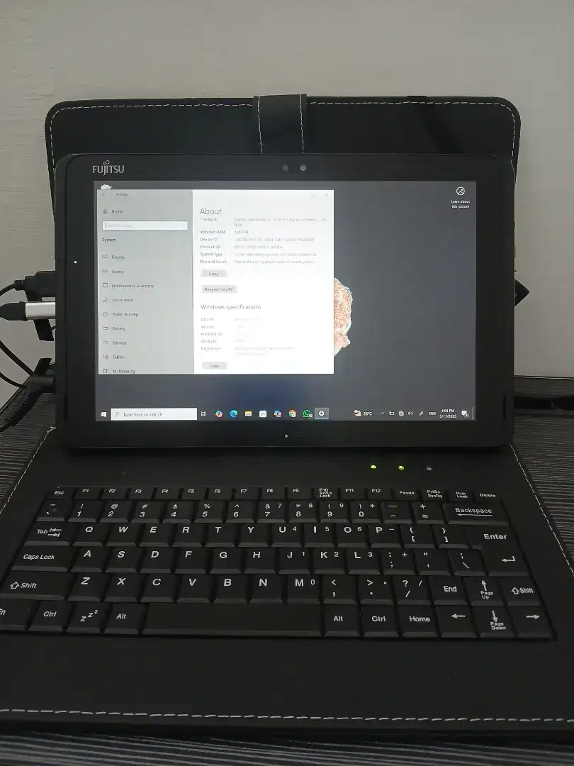 Tablet Fujitsu 22H2/MQ10A Free Keyboad dan Mouse