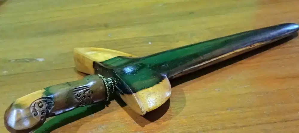 Keris betok sombro pijetan sepuh wingit nyandang komplit