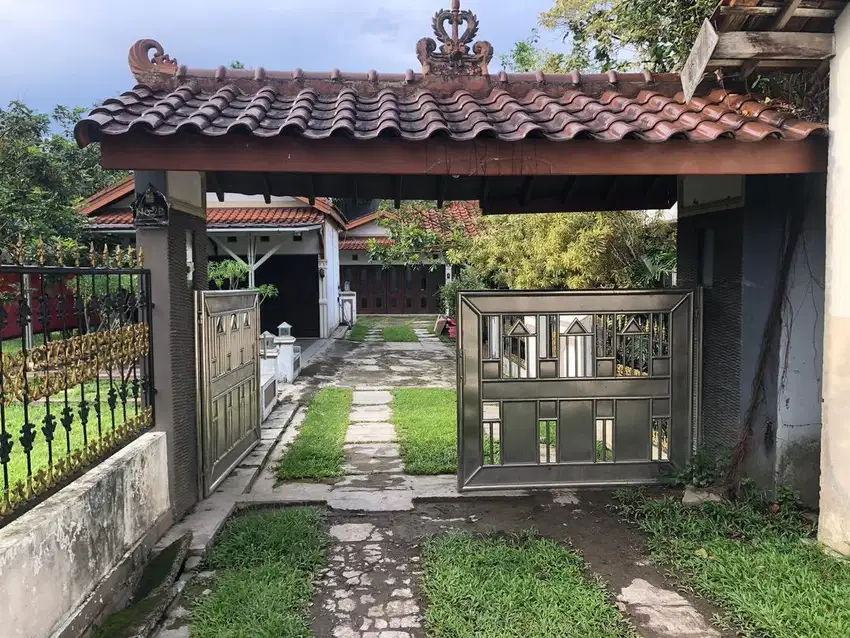 Rumah Halaman Luas