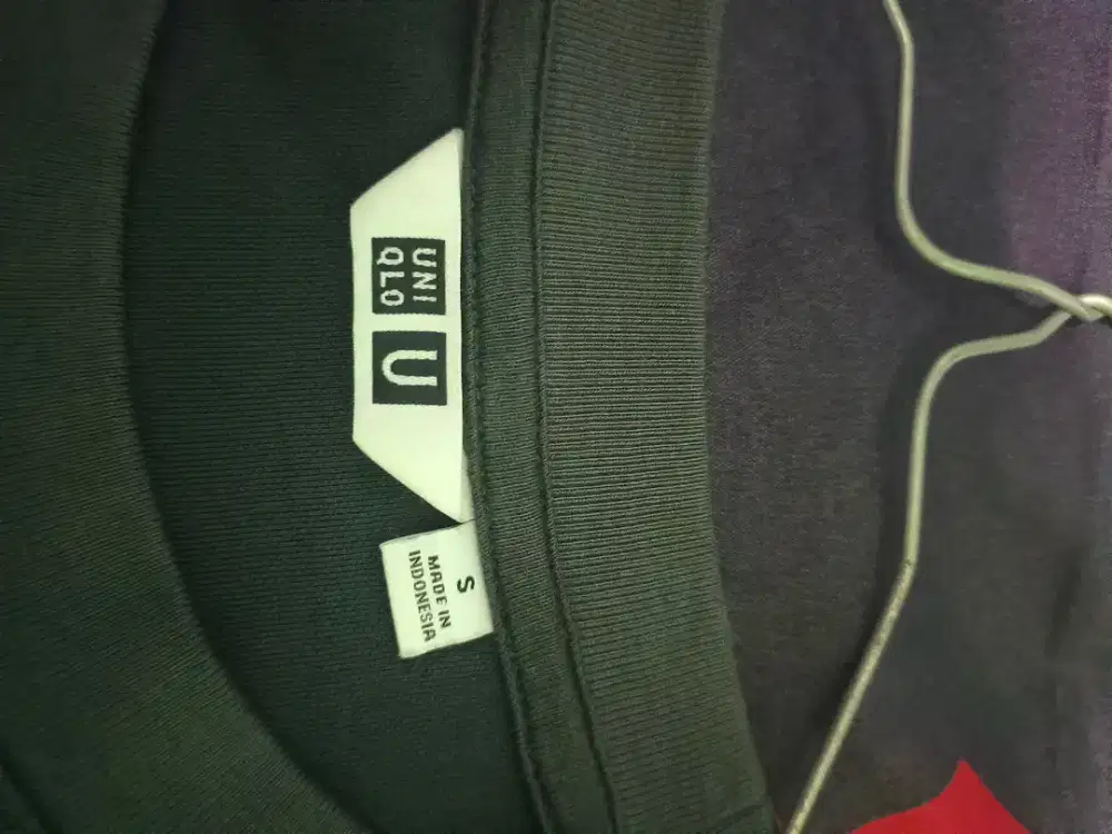 Baju kaos uniqlo oversize ukuran s