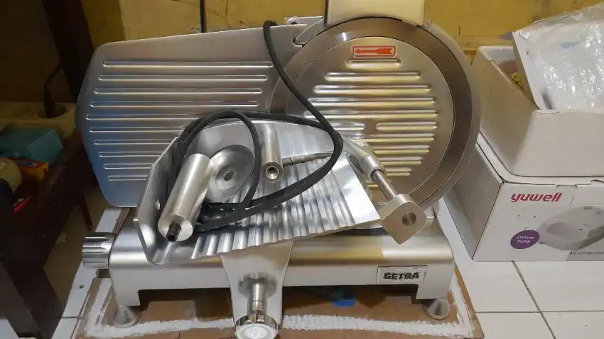 Mesin Sliced Daging GETRA 250ES/ B-10 kondisi istimewa GARANSI