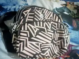 Tas ukuran sedang Tali Belakang