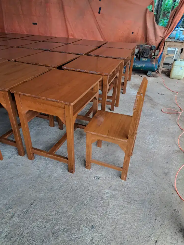 Kursi sekolah bangku sekolah meja sekolah dan kursi guru  SDSMP SMA