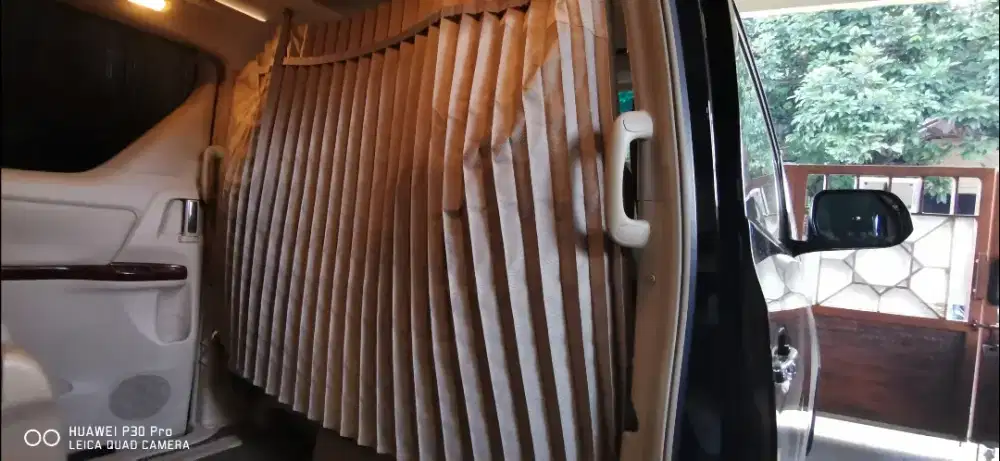 Korden Alphard 2010 Pemisah Antara Supir dan Penumpang Origin