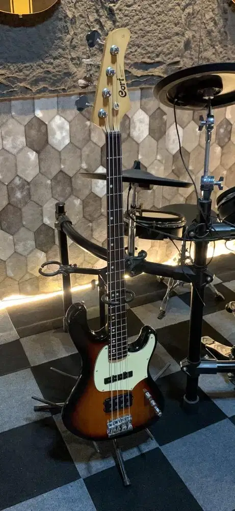 Bass Cort GB34A