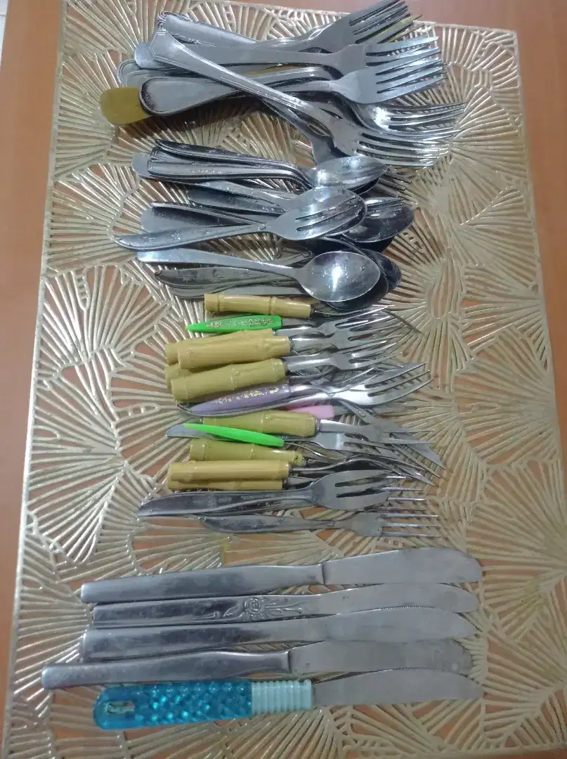 Sendok garpu dan pisau kue